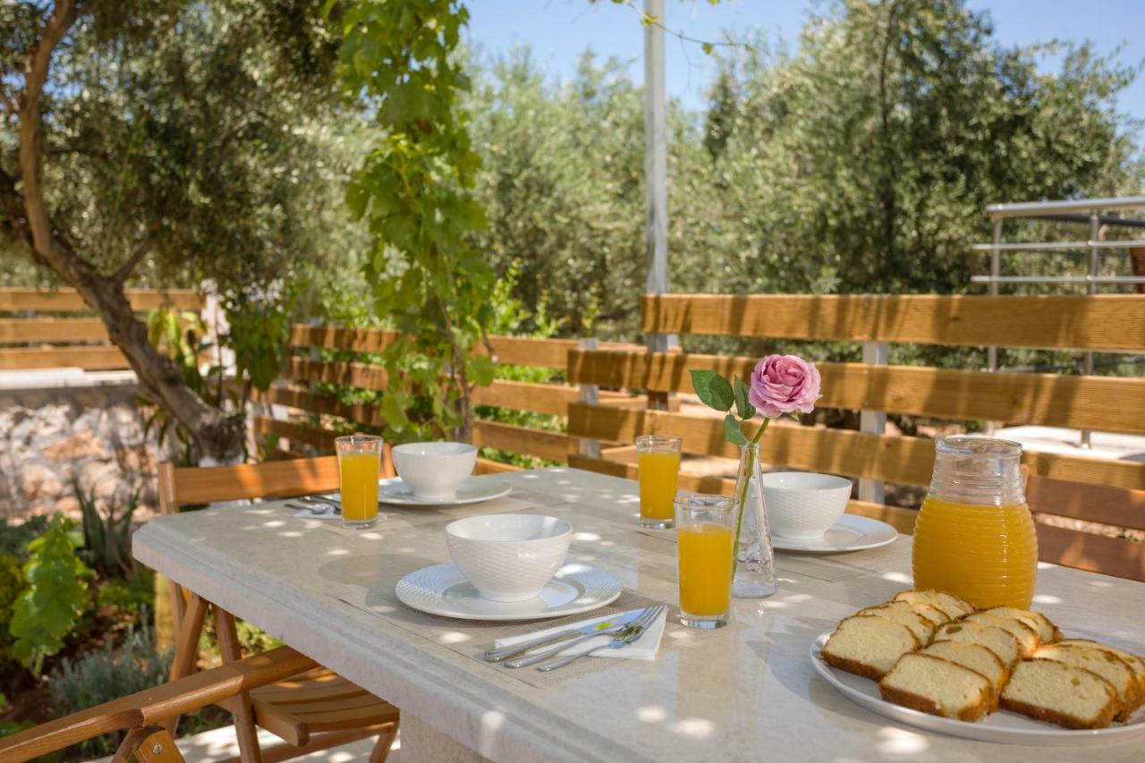Villa Serenity Agia Marina  Exterior photo